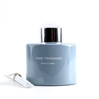 فواحة عطر بالأعواد في حامل زجاجي برائحة ماء البحر...