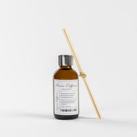 فواحة عطر بالأعواد في حامل زجاجي برائحة الكافور و...