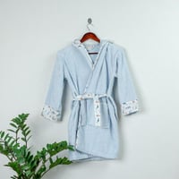 روب استحمام أطفال بقبعة تركي قطن سماوي عمر 9 - 11...