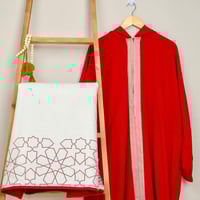 طقم سجادة صلاة كريمي و عنابي عدد القطع 2