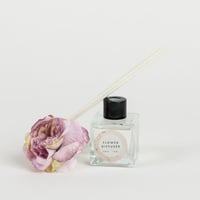 فواحة عطر بالأعواد في حامل زجاجي مع زهرة برائحة ال...