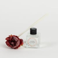 فواحة عطر بالأعواد في حامل زجاجي مع زهرة برائحة ال...