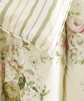 مفرش إنسجام صيفي قطن كريمي وأخضر برسومات الزهور