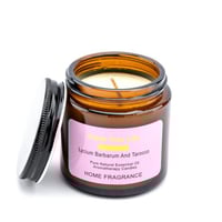 شمعة معطرة في حامل زجاجي بغطاء معدني برائحة الليسي...