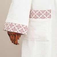 طقم روب أستحمام نومي قطن تركي مطرز كريمي عدد القطع...