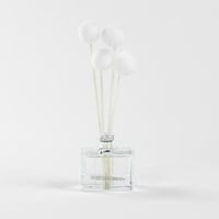 فواحة عطر بالأعواد في حامل زجاجي برائحة الياسمين