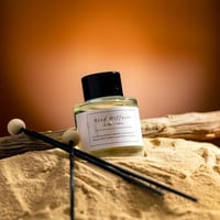 فواحة عطر بالأعواد في حامل زجاجي برائحة الياسمين ع...