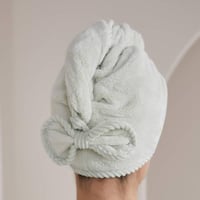 غطاء شعر مودرن صغير فستقي