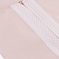 طقم سجادة صلاة كريمي و وردي عدد القطع 2