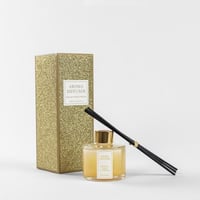 فواحة عطر بالأعواد في حامل زجاجي برائحة الكمثري