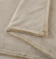 بطانية شتوي مخمل ناعم بيج غامق.