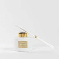 فواحة عطر بالأعواد في حامل زجاجي حلم في باريس