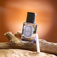 فواحة عطر بالأعواد في حامل زجاجي برائحة التنوب و ا...