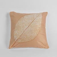 خدادية مربعة بحشوة منقوشة بورقة شجرة بيج