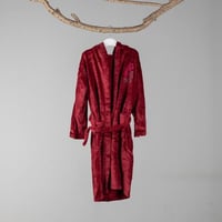 روب أطفال مخمل بقبعة عنابي