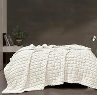 بطانية فرنزي فرو محفور مزدوج أبيض 220 × 240 سم