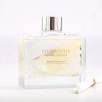 فواحة عطر بالأعواد في حامل زجاجي برائحة العنبر و ا...