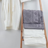 طقم روب استحمام باندورا تركي قطن مزدوج مطرز ارجوان...