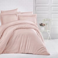 مفرش فندقي مزدوج وردي فاتح مقلم عدد القطع 9