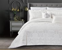 مفرش قرطبة جاكارد أبيض ورصاصي