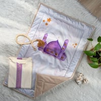 طقم سجادة صلاة أطفال بيج وبنفسجي برسومات النجوم عد...