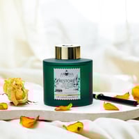 فواحة عطر بالأعواد في حامل زجاجي برائحة الياسمين ع...