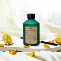 فواحة عطر بالأعواد في حامل زجاجي برائحة الياسمين ع...