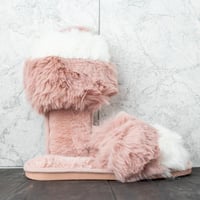 حذاء منزلي نسائي شتوي فرو روز و كريمي