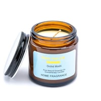 شمعة معطرة في حامل زجاجي بغطاء معدني برائحة زهرة ا...