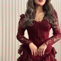 فستان دانتيل لون عودي