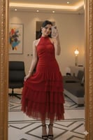 فستان ناعم هالتر بطبقات لون أحمر