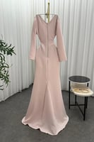 فستان سهره بأكمام طويلة مزينة بورود بارزة