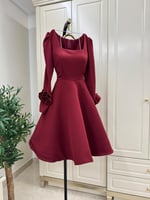 فستان ناعم قصير بالكمام طويلة الون عودي