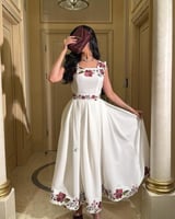 فستان ابيض انيق