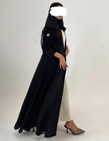 عباية عملية كريب أسود كلوش ساده