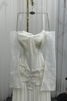 فستان سهرة أوف شولدر بأكمام طويلة لون أبيض