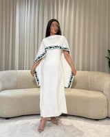 فستان ناعم قطعتين بشال خارجي لون ابيض مطرزة بلون ا...