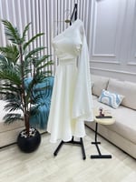 فستان ناعم بقصة لون ابيض