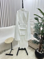 فستان ناعم خناقي بأكمام طويلة لون أبيض