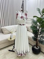 فستان ابيض انيق