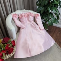 فستان وردي مورد