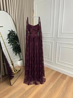 فستان سهره بأكمام طويلة واسعة لون عنابي