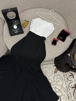 فستان اسود مع ريش النعام الفاخر