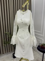 فستان ناعم بأكمام دانتيل