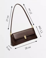 شنطة كتف جلد باللون البني الداكن بتفاصيل ذهبية أني...