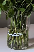 كتابه” اسم” بأختيارك على الفازه