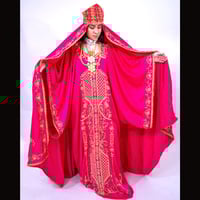 لبس مديني فاخر تطريز يدوي مع ذيل