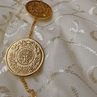 ازارير جنيهات ذهبية كبيرة