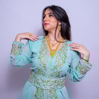 قفطان عشبي مطرز