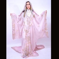 زبون وردي فاتح للعرايس